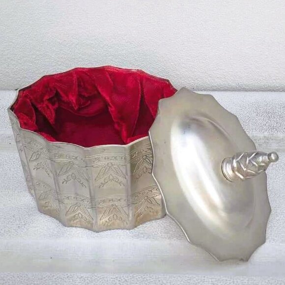 Godinger Silver Plated Etched Scalloped Pineapple Finial Lidded Trinket Box - Picture 4 of 11